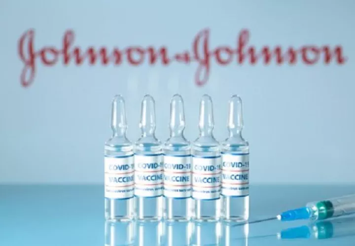 La vacuna de Johnson & Johnson estuvo en pausa por asociación a algunos eventos trombóticos. Foto: EFE