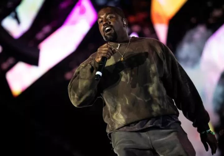 En la imagen un registro del rapero estadounidense Kanye West, durante una presentación en Palm Spring.