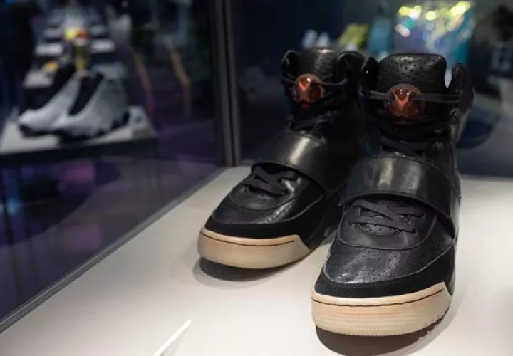 Las zapatillas llevó puestas durante la 50 ceremonia de entrega de los premios Grammy.