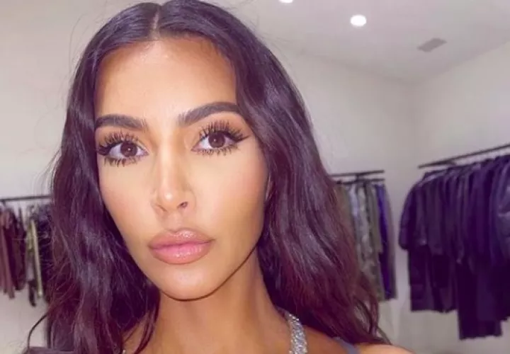 Kim Kardashian compartió una fotografía del 'kit' que incluye la vela. Foto: Instagram