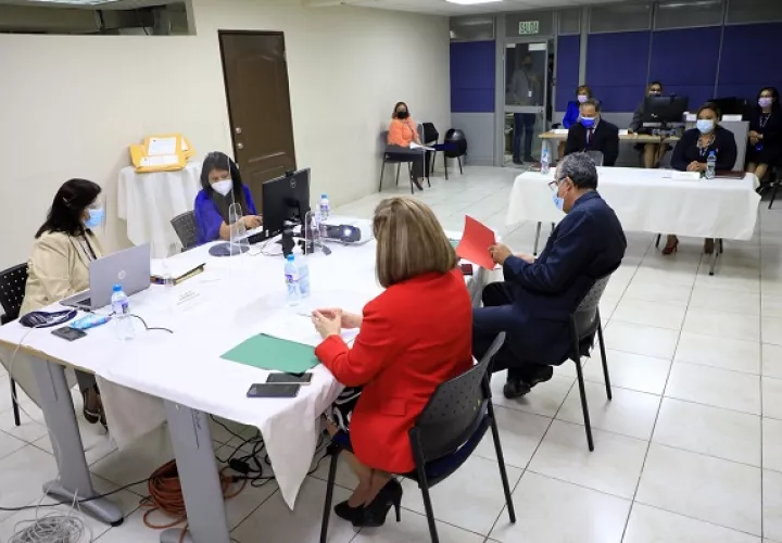 Reunión del Departamento de Compras y Proveeduría de la Dirección de Administración y Finanzas del Ministerio de Economía y Finanzas (MEF).
