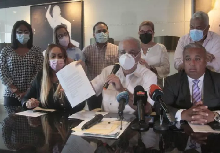 Luis Eduardo Camacho detalló que los abogados de Ricardo Martinelli se nutrirán de documentos para luego interponer la denuncia para que se investigue la campaña contra su persona. Foto: Víctor Arosemena