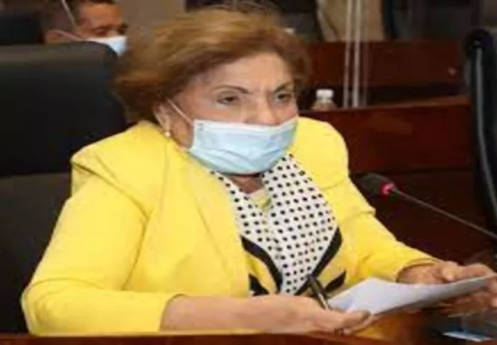 La Diputada Mayín Correa presentó ante la Asamblea Nacional este proyecto de ley que crea un programa que beneficiará a los adultos mayores panameños. Foto: Archivo.
