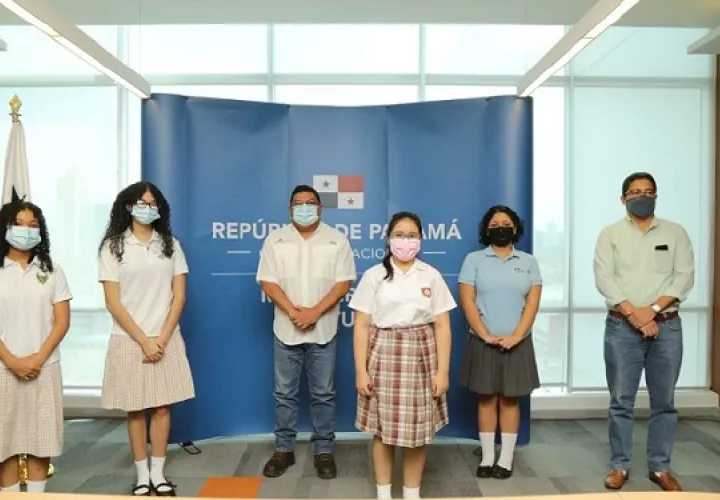 Ganadores del Concurso Infantil de Cuento Medio Pollito 2019. Foto: Cortesía