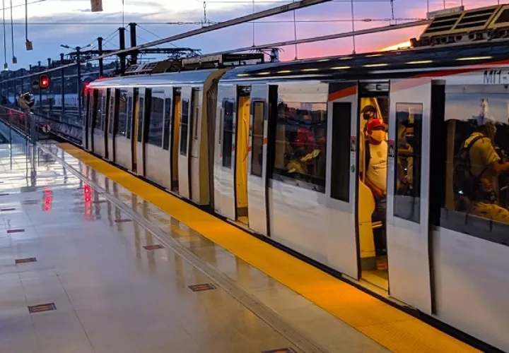 El Metro de Panamá recuerda a los usuarios no bajar la guardia contra el coronavirus. Foto: Cortesía Metro de Panamá