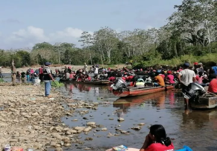 Miles de migrantes se mantienen en albergues en Darién.