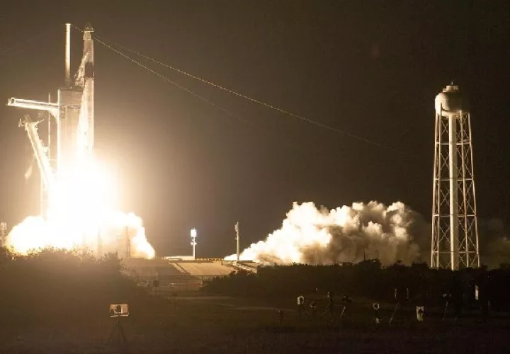 Es la primera vez que dos cápsulas Dragon están acopladas a la vez a la Estación Espacial Internacional. Foto: EFE
