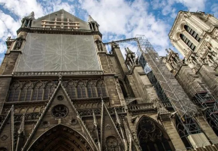 Obras que se realizan en la catedral de Notre Dame. 