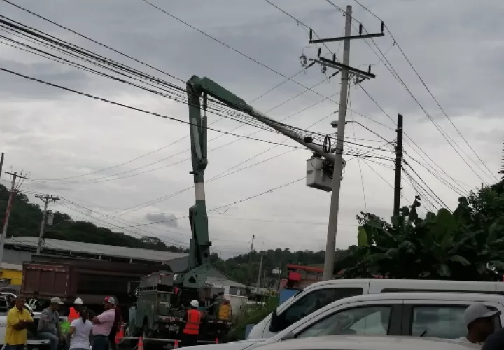 Por más de 18 horas los usuarios de varios sectores de Panamá Oeste se han quedado sin el suministro de electricidad. Foto: Archivo