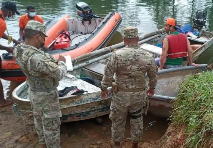 Miembros de la Policía Nacional y del Servicio Nacional Aeronaval (Senan), apoyaron en la búsqueda. Foto: Diómedes Sánchez
