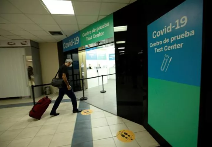 Pasajeros procedentes de Reino Unido, Sudáfrica, India y Suramérica deberán traer una prueba de PCR o antígeno negativo. EFE