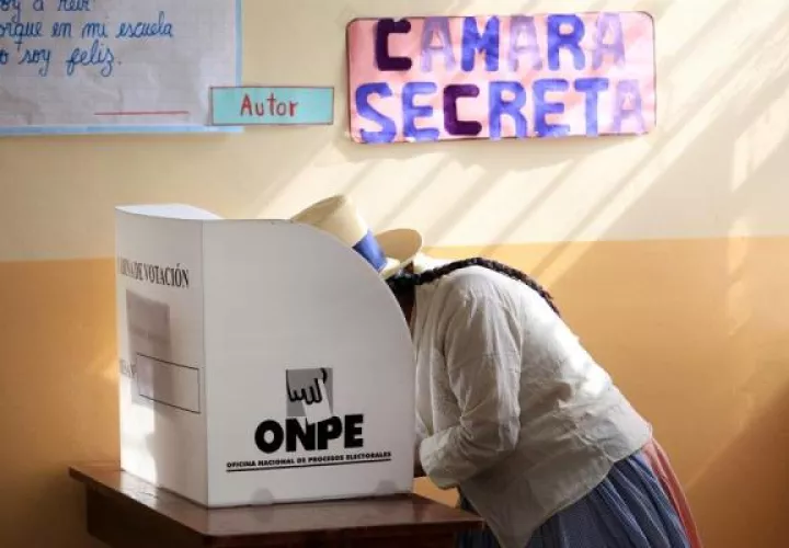 Estas elecciones se celebrarán en medio del escenario crítico de la segunda ola de la pandemia, que golpea duramente a Perú.