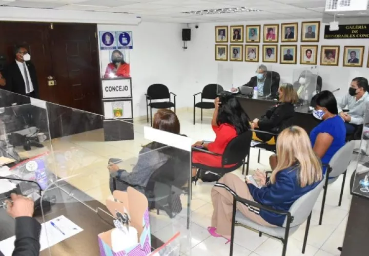 Castillo en medio de su intervención explicó a los representantes de corregimientos las bondades del Fomento del Capital Social y del Plan Colmena. Foto Cortesía: Mides.