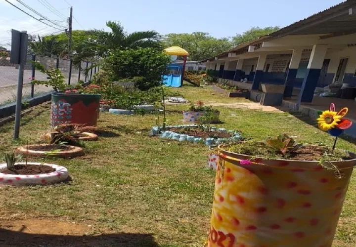 De acuerdo con el Meduca solo 18 de las más de 3 mil 150 escuelas públicas de Panamá cumplen actualmente con las medidas de bioseguridad para las clases semipresenciales.
