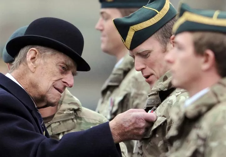El duque de Edimburgo en una visita a un regimiento militar en en Paderborn, Alemania, en 2014. EFE