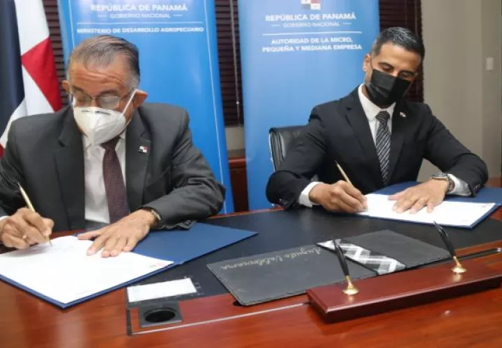 Firma del acuerdo entre el Mida y Ampyme.