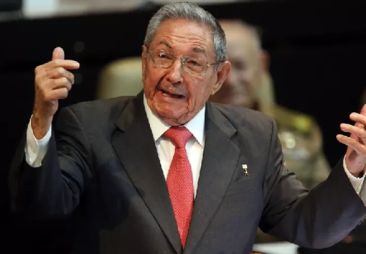 Raúl Castro deja la secretaría del gobernante Partido Comunista de Cuba. Foto: EFE