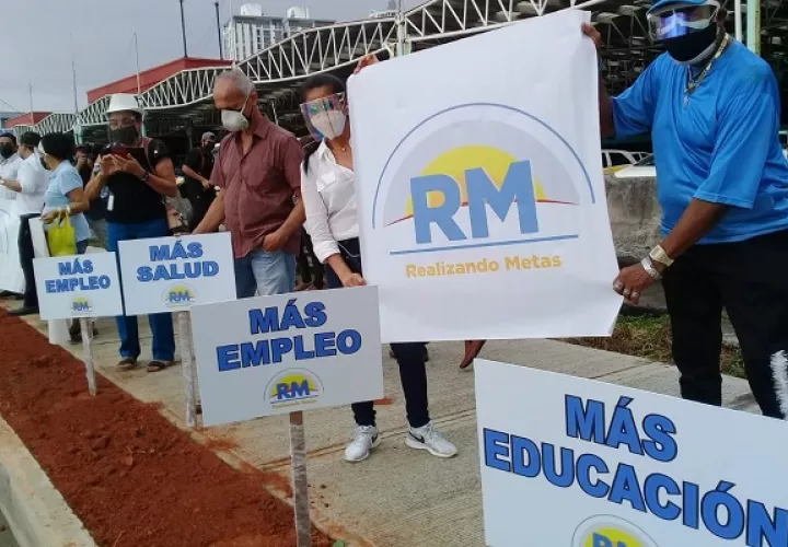 Simpatizantes de Realizando Metas le exigen al gobierno que se ocupe de los problemas sociales. Foto: Víctor Arosemena