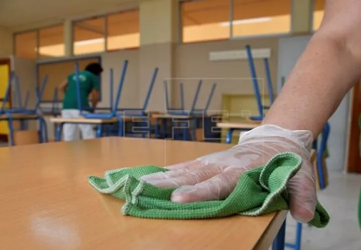 Expertos consideran que la limpieza con agua y jabón es suficiente.