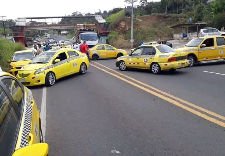 Un grupo de taxistas no descarta realizar manifestaciones. Foto: Archivos