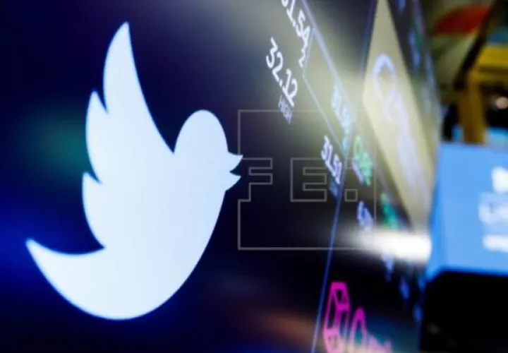Las autoridades rusas tomaron la decisión de ralentizar la conexión de Twitter en el país. Foto:EFE
