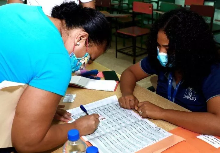 De acuerdo con la Unicef  en Panamá, 7 de cada 10 estudiantes no tienen acceso a una computadora; y 4 de cada 10 no tienen acceso a internet. Foto: Archivo.