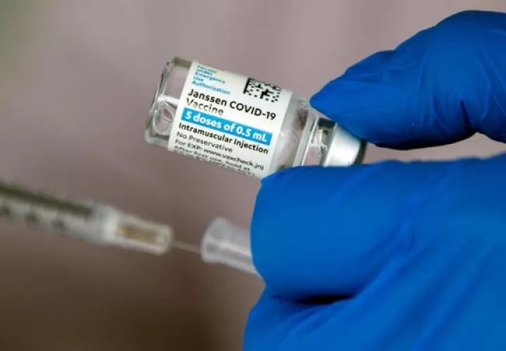 La FDA no ha entregado para su distribución ninguna de las dosis de Johnson & Johnson fabricadas por Emergent. EFE