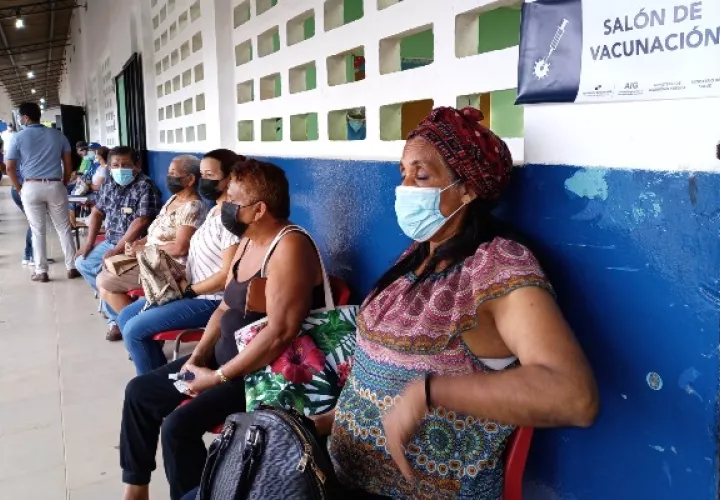El primer día en Panamá Oeste se vacunaron 9 mil 475 personas, según cifras del Minsa y la CSS. Foto: Eric Montenegro