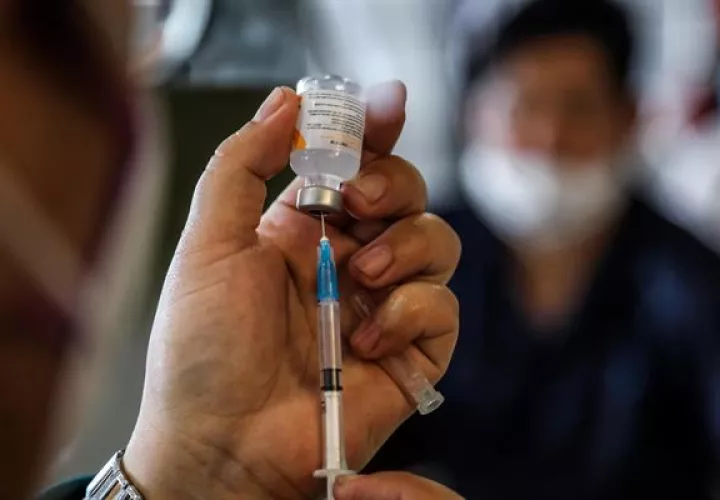 Vista de una dosis de la vacuna de Sinovac contra la covid-19.