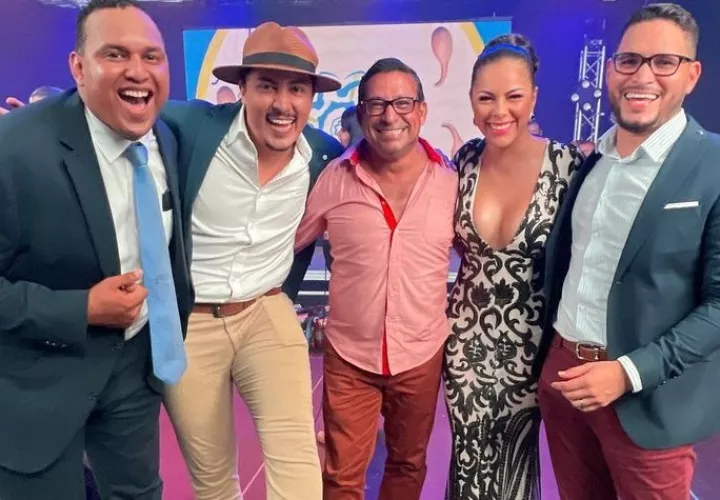 Víctor Ballesteros junto a algunos de sus excompañeros. Instagram