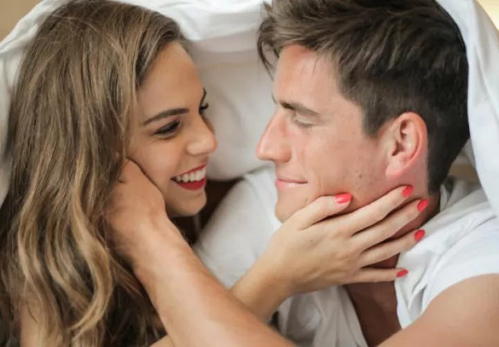 Suele pensar que la zona genital o pélvica es la única fuente de gratificación sexual.  Ilustrativa / Pexels