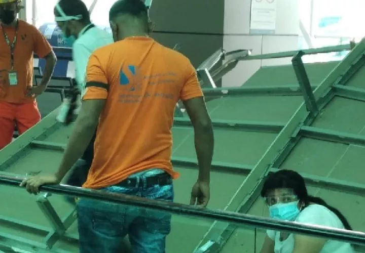 Cae techo en el Aeropuerto de Tocumen. Foto: Cortesía