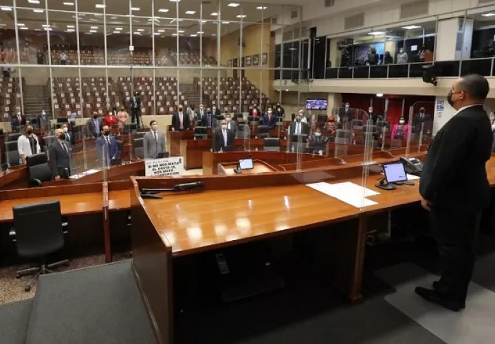 La Asamblea Nacional aseguró en Twitter que el Minsa destinó "500 dosis de vacuna para el personal esencial que labora en pandemia, tal y como ha sido realizado en los otros dos Órganos del Estado".