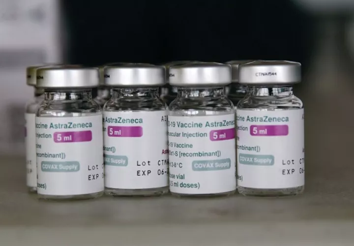 La vacuna AstraZeneca contra la covid-19 se está aplicando en Italia. Foto: EFE