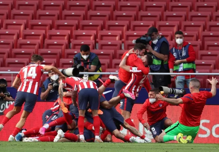 El Atlético remontó y sobre el final se llevó los ters puntos. Foto: EFE