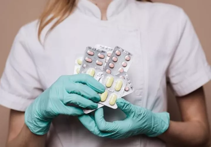 Las autoridades deben garantizar la seguridad, calidad y eficacia de nuevos medicamentos, vacunas y dispositivos médicos. Foto: Ilustrativa / Pexels