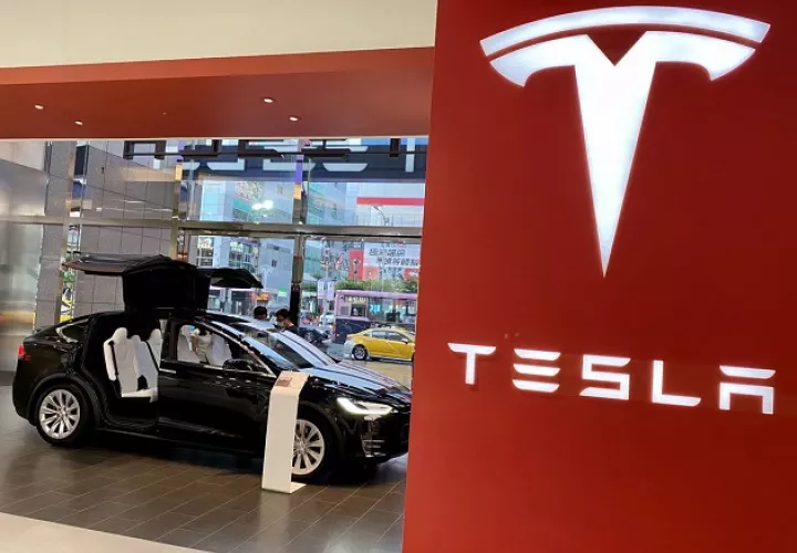 Elon Musk, anunció que Tesla había decidido suspender la posibilidad de comprar sus vehículos utilizando como moneda el bitcóin. EFE