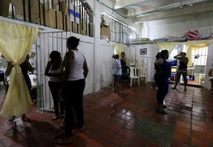 Por años, uno de los problemas más conocidos que han tenido los centros penales femeninos ha sido el hacinamiento. Archivo