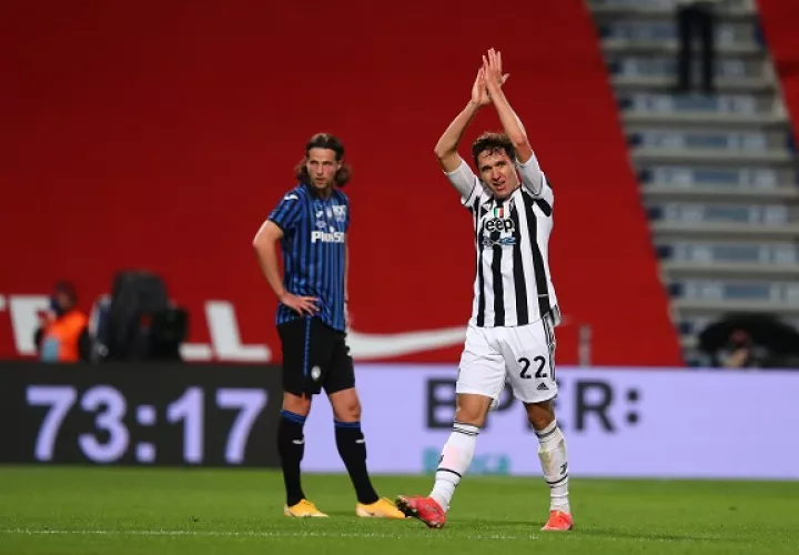 Federico Chiesa (derecha) anotó el gol del triunfo para la Juventus. Foto: EFE