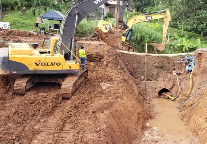 El MOP ha podido avanzar en un 60% en los trabajos de reparación en la vía colapsada. Foto: Eric A. Montenegro