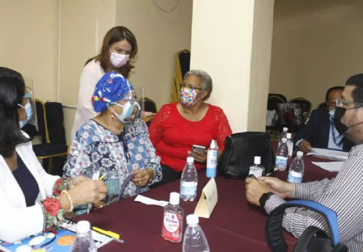 La ministra de Educación se reunió con los directores regionales para verificar cómo andan los preparativos para el regreso a las aulas. Foto: Cortesía Meduca