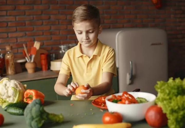 Los niños que disfrutan del consumo de frutas y verduras son potenciales agentes de cambio. Foto: Ilustrativa / Pexels