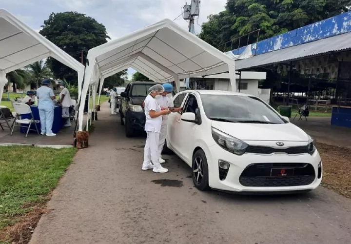 La vacunación con AstraZeneca se realiza en diferentes puntos de Panamá. Foto: Cortesía Minsa