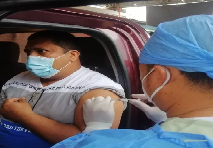 Se tiene planificado vacunar a unas 5,000 personas en el auto exprees de la Feria de David. Foto: Cortesía CSS