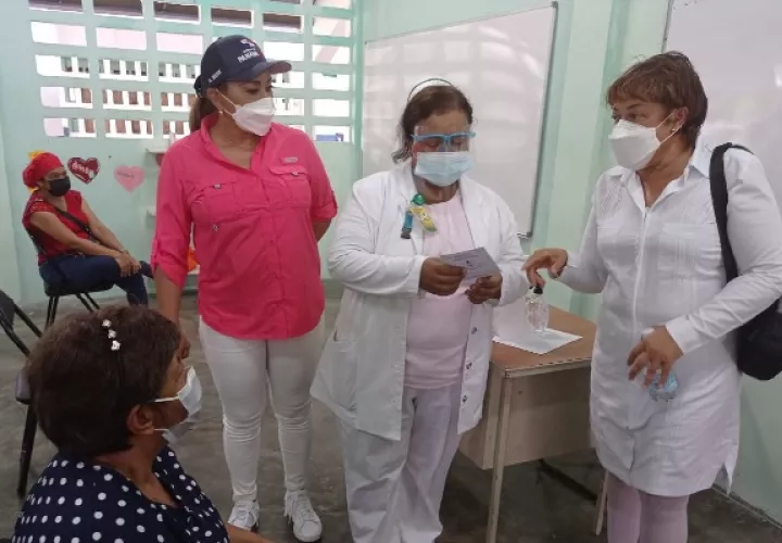 Este miércoles, 19 de mayo, se iniciará la vacunación a los mayores de 60 años, embarazadas y docentes en los circuitos 4-3 y 4-4. Foto: José Vásquez