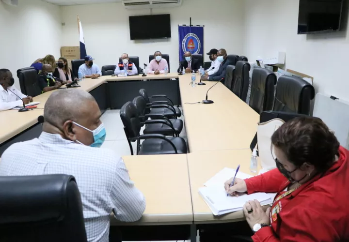 Reunión de taxistas con directivos de la ATTT, en la que no se llegó a un acuerdo.  