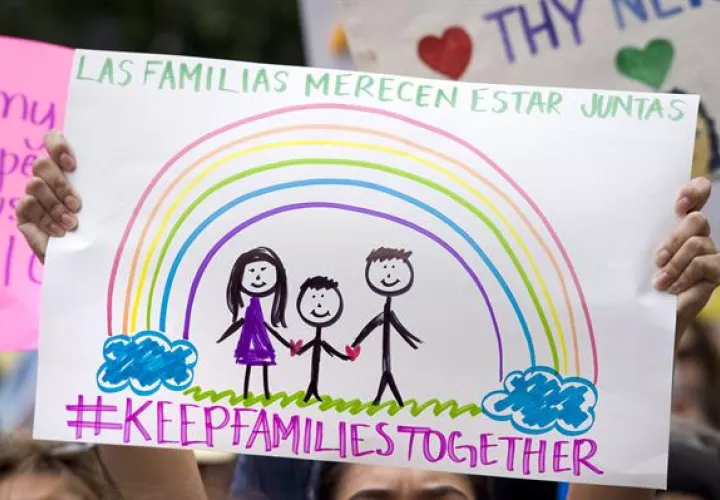 Hasta la fecha, aproximadamente 400 padres separados de sus hijos en la frontera no han sido localizados. EFE