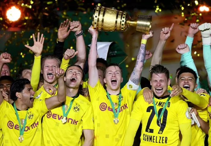 Borussia Dortmund levanta su título número cinco en la historia del club. Foto: EFE
