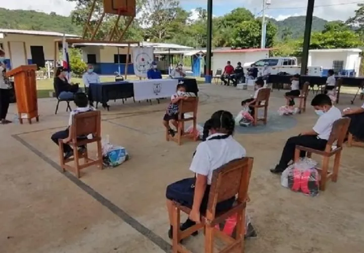 El regreso semipresencial a clases se hará en colegios que tienen baja matrícula. Archivo.