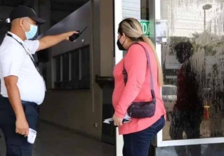 Las principales causales para la expulsión fueron haber sido condenado por delito doloso.